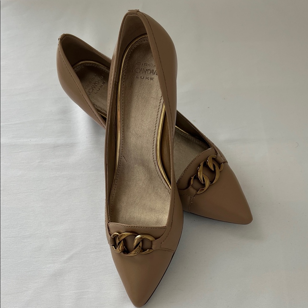 Chic Tan Chain Accent Women's Loafers